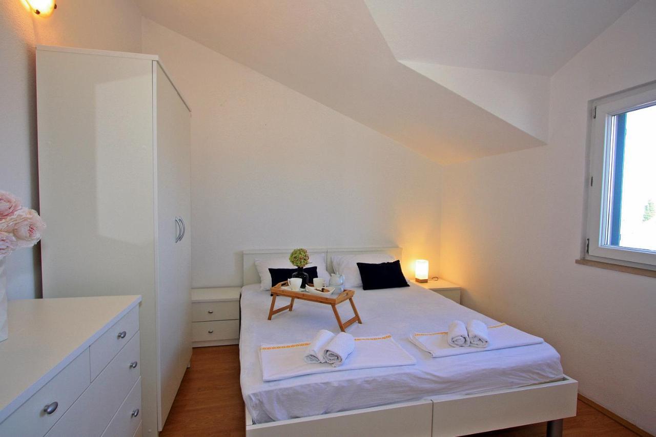 Apartments Jaksic - Zile Supetar Kültér fotó